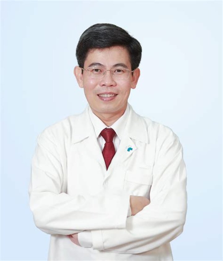 Dr. Duc Vuong, Assistant Surgeon and authorn